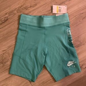 New with tags small Nike tight fit high rise shorts